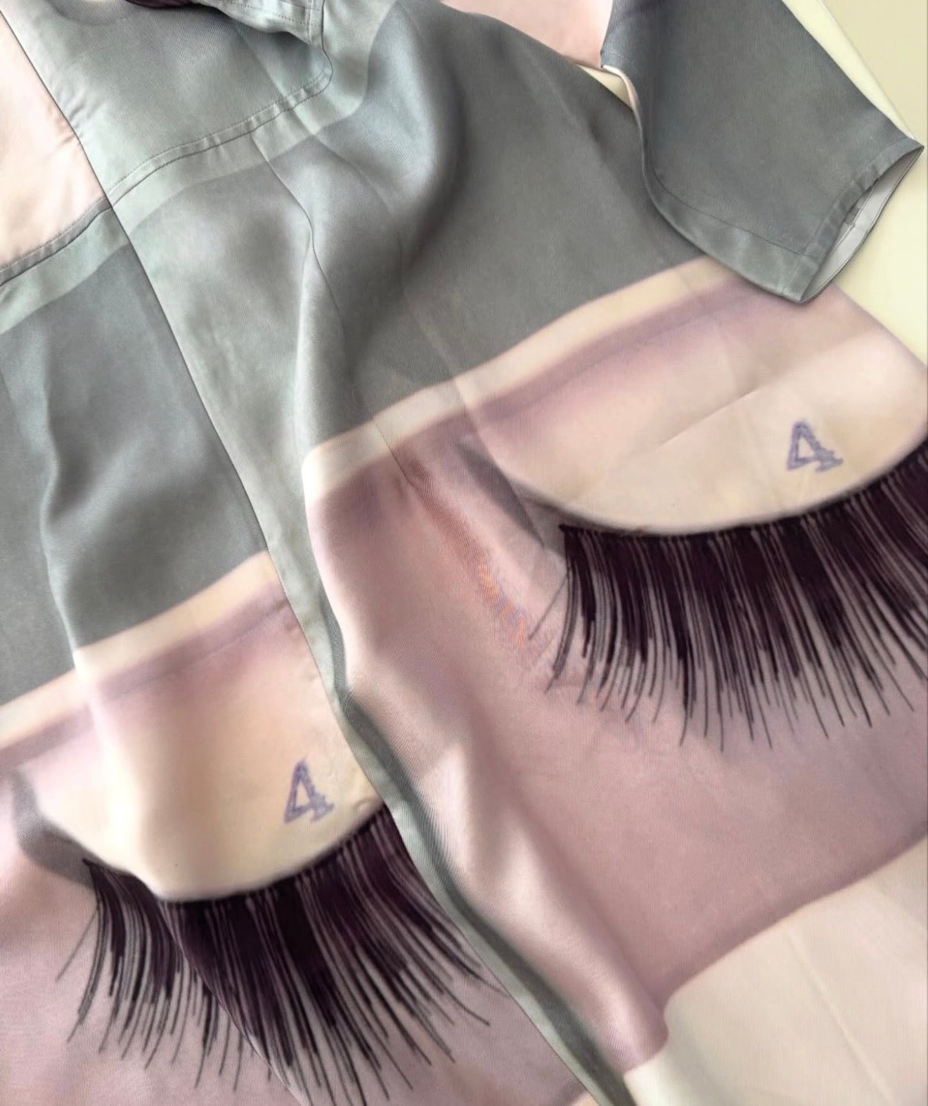 The „False Eyelashes“ Artist Print Dress