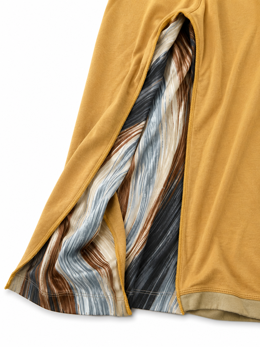 The Feather-Like Brushstroke Motif Turtleneck Top