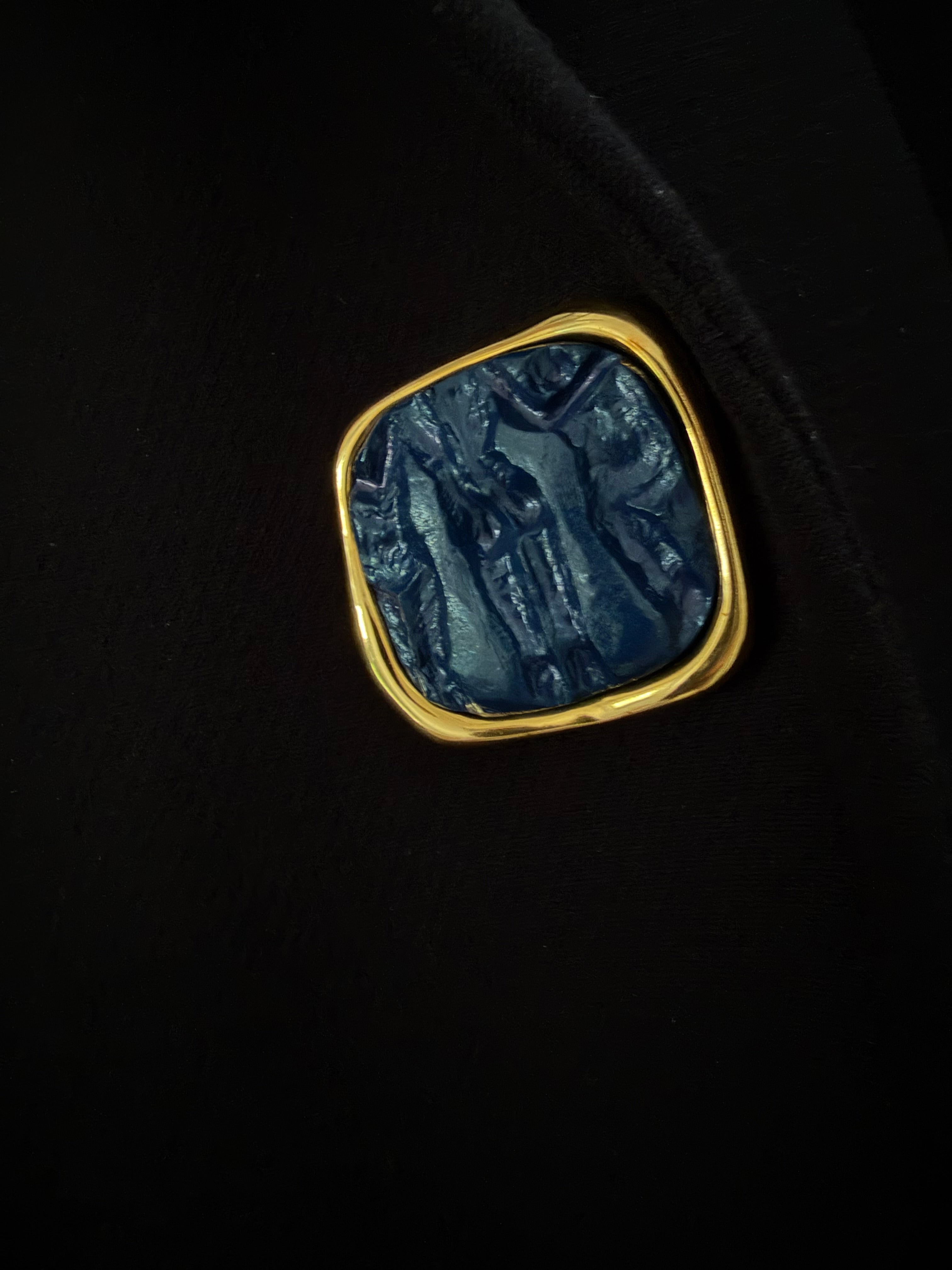 THE JEWELRY BUTTON COAT