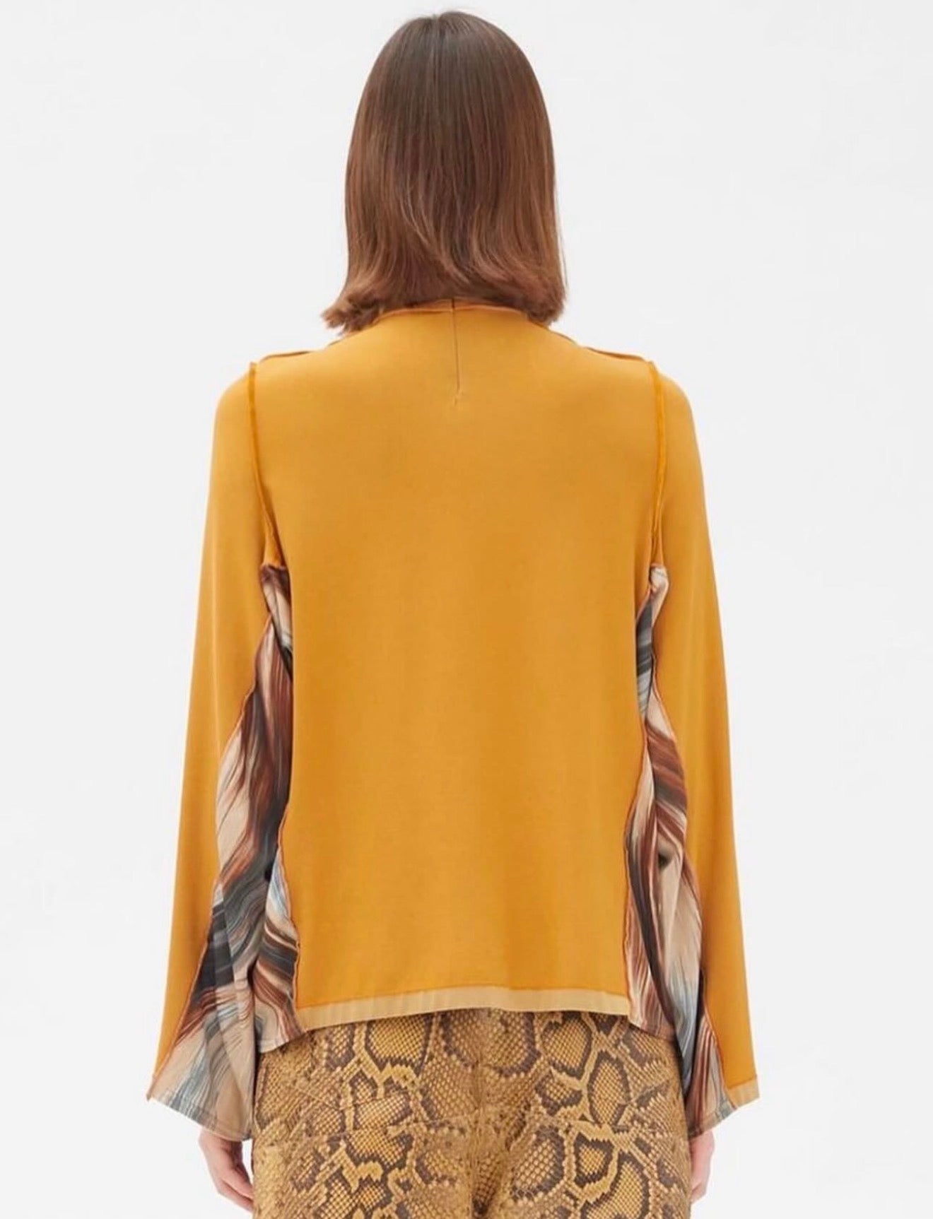 The Feather-Like Brushstroke Motif Turtleneck Top