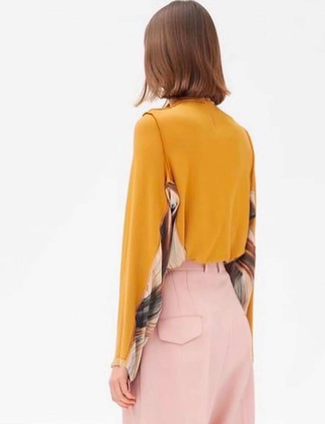 The Feather-Like Brushstroke Motif Turtleneck Top