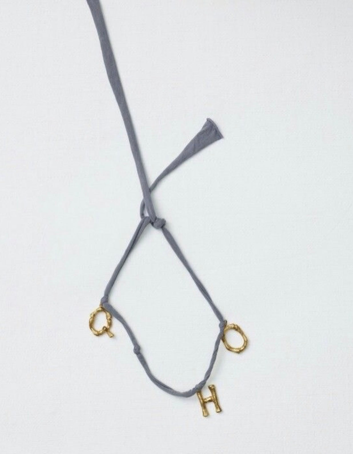 The Alphabet Jersey „Q“ Necklace in Blue Grey Jersey and Gold Brass