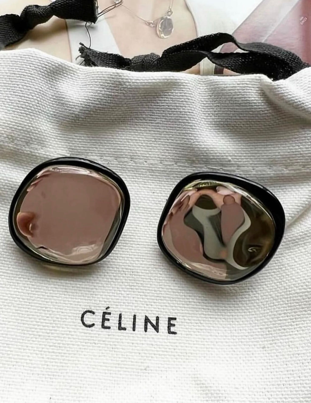 Pebble Earrings in Silver Aged Crystal