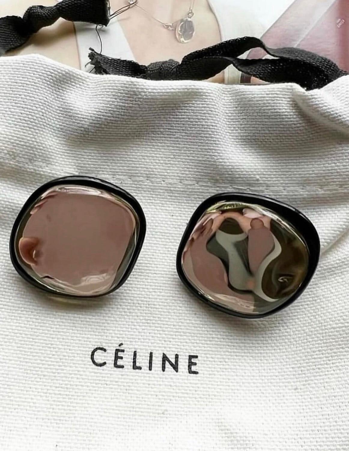 Pebble Earrings in Silver Aged Crystal