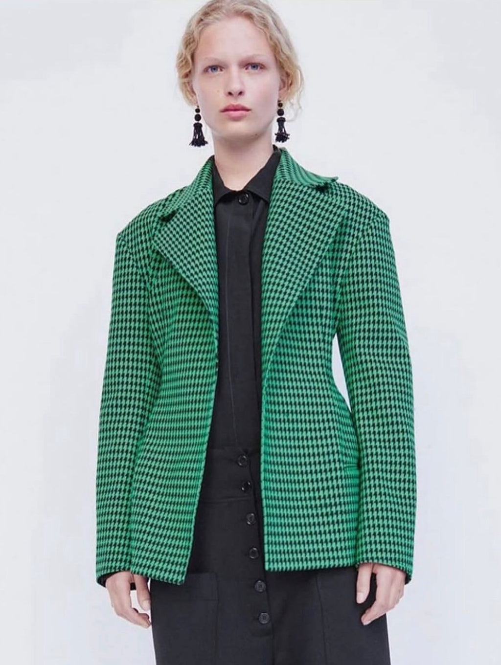 The Pompon Beads Earrings in Black Glass and Brass