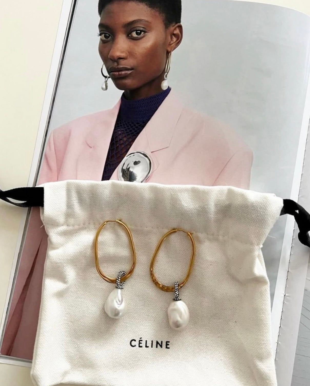 The Baroque Hoops in Cultured Pearl, Strass and Brass Earrings