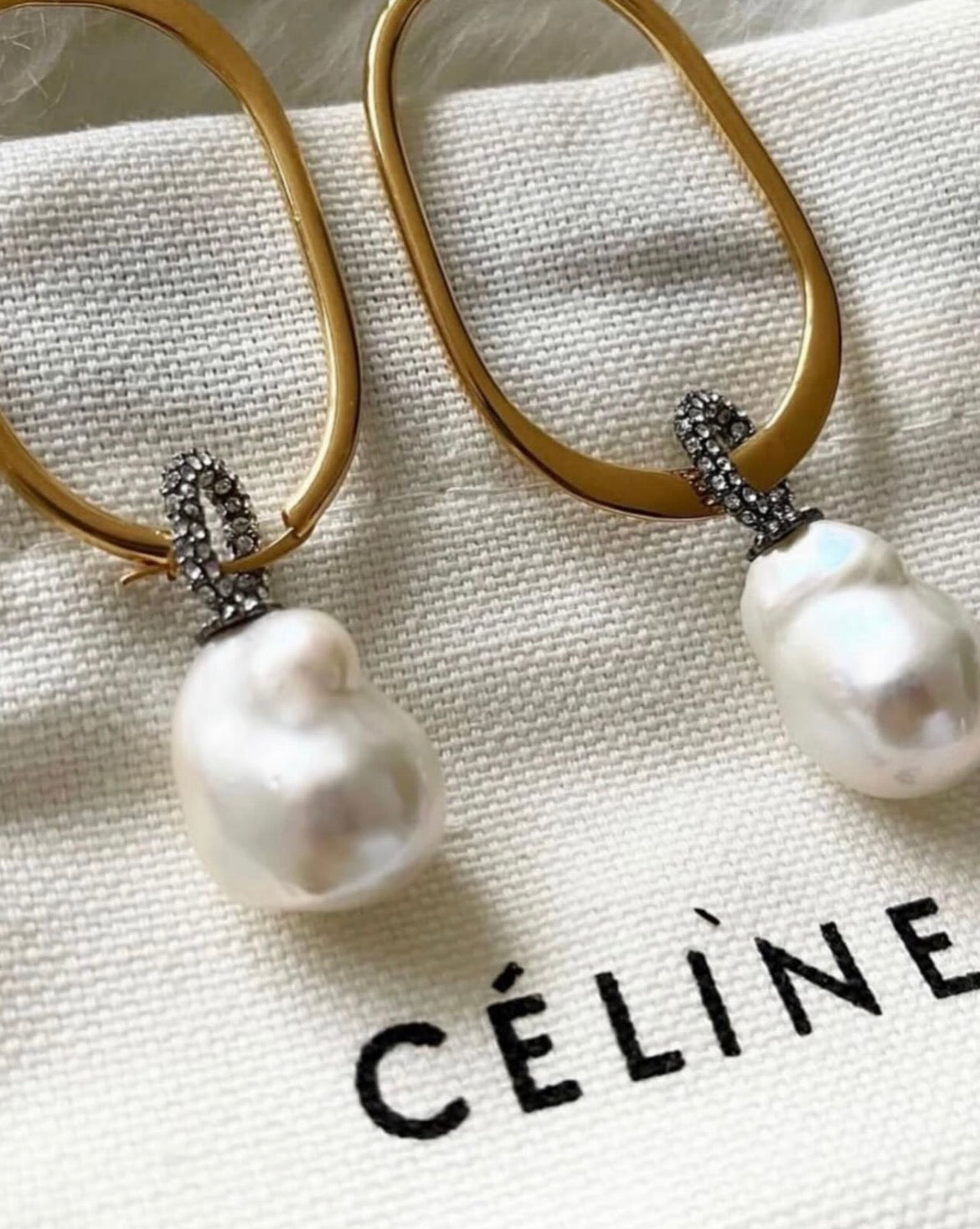 The Baroque Hoops in Cultured Pearl, Strass and Brass Earrings