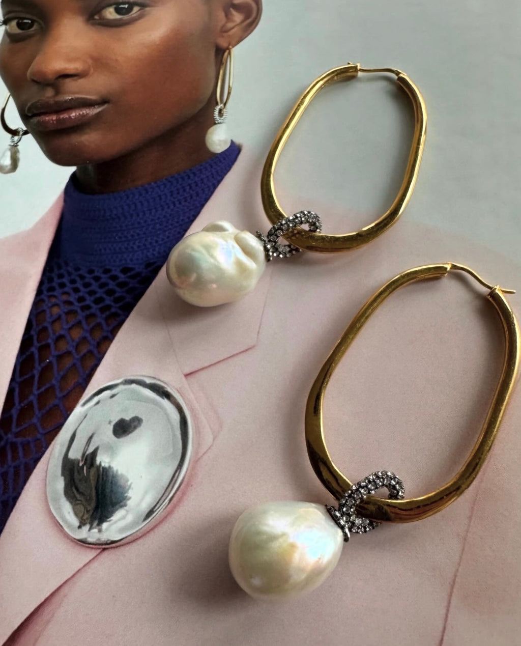 The Baroque Hoops in Cultured Pearl, Strass and Brass Earrings