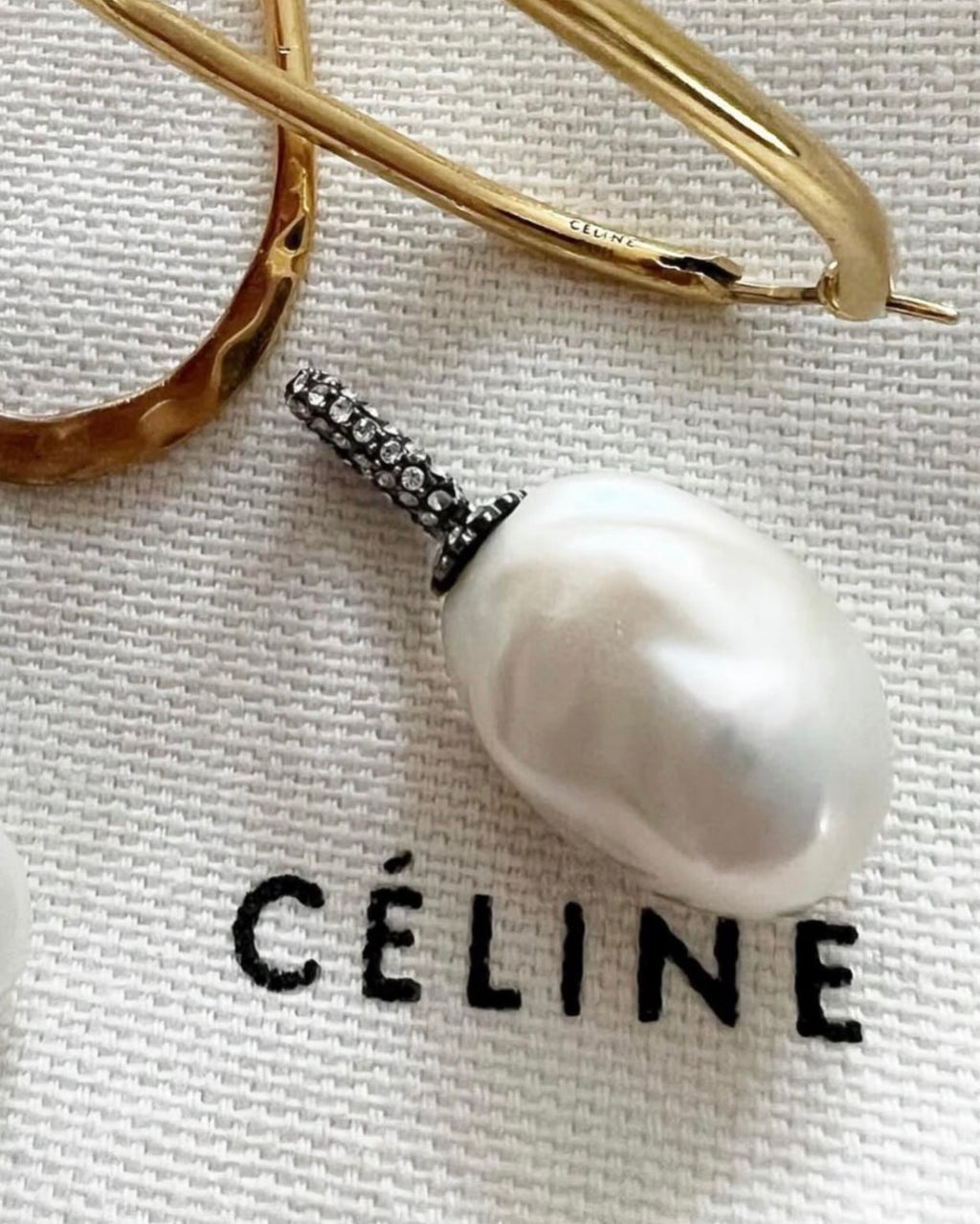 The Baroque Hoops in Cultured Pearl, Strass and Brass Earrings