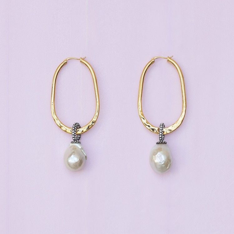 The Baroque Hoops in Cultured Pearl, Strass and Brass Earrings