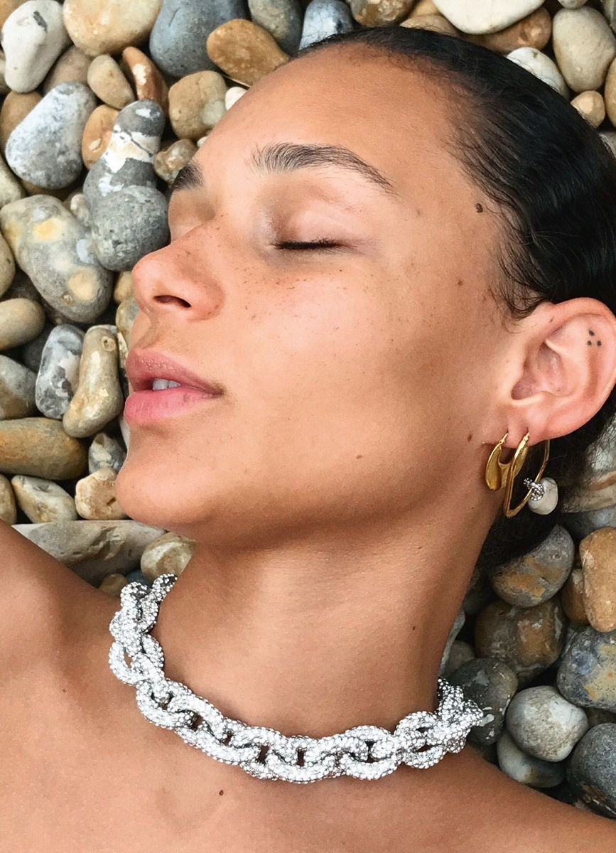 The Baroque Hoops in Cultured Pearl, Strass and Brass Earrings