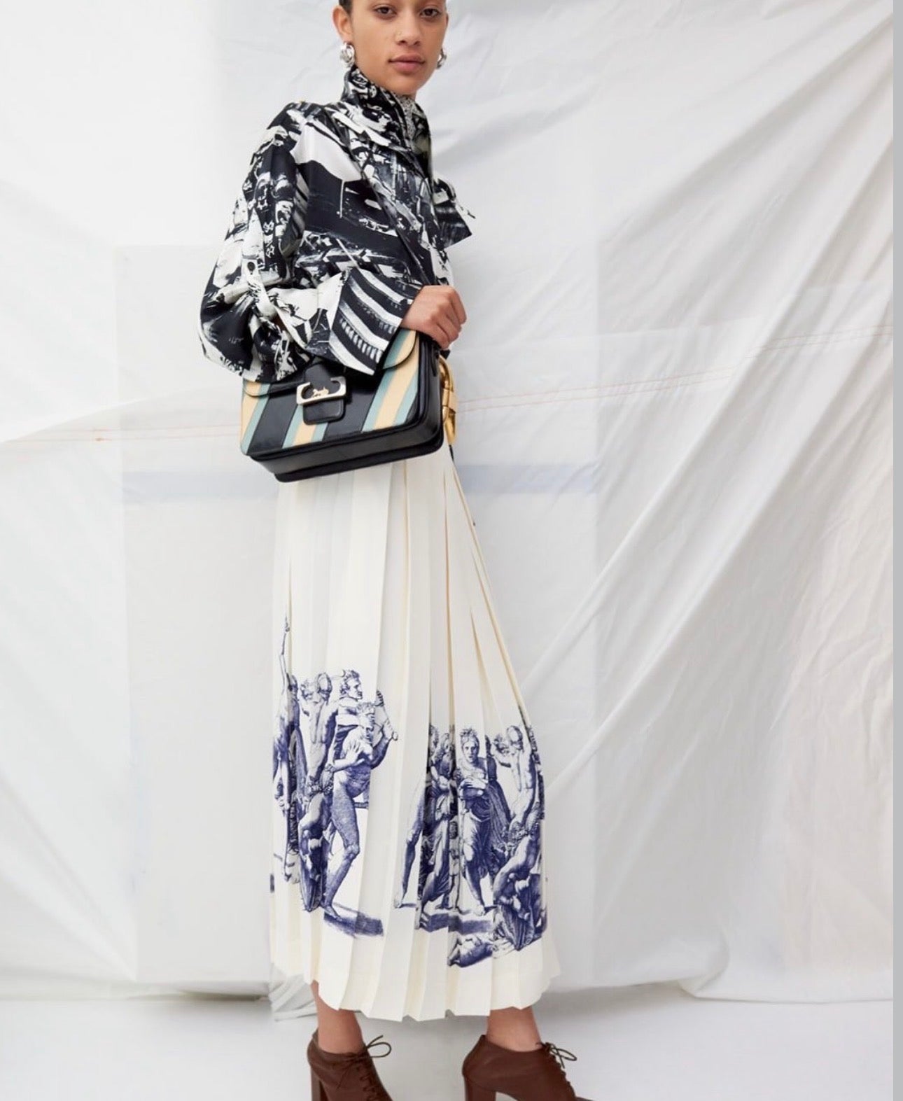 Pleated Graphic Skirt in Ecru Navy Print